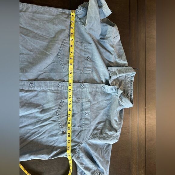 Mountain Hardwear Men’s Large Light Blue Short Sleeve Button Down - Picture 5 of 7